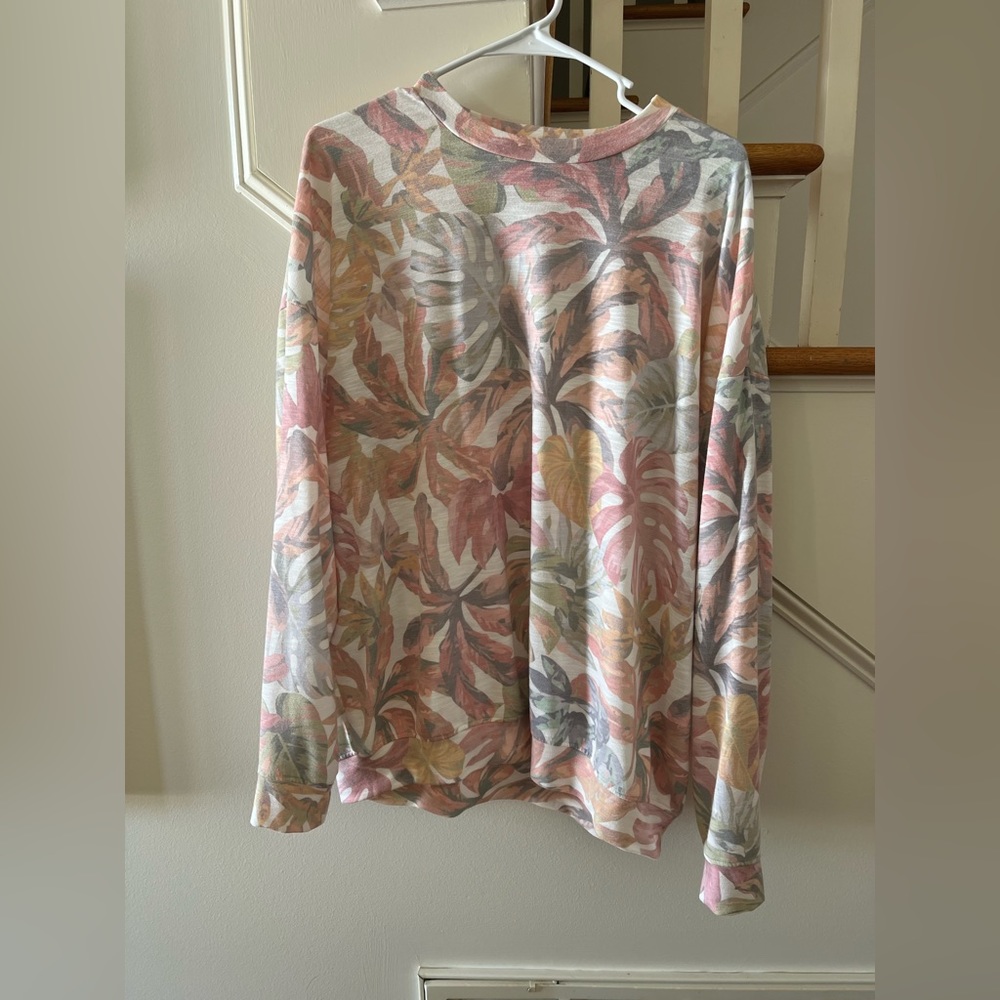Show me your MUMU lightweight sweatshirt.